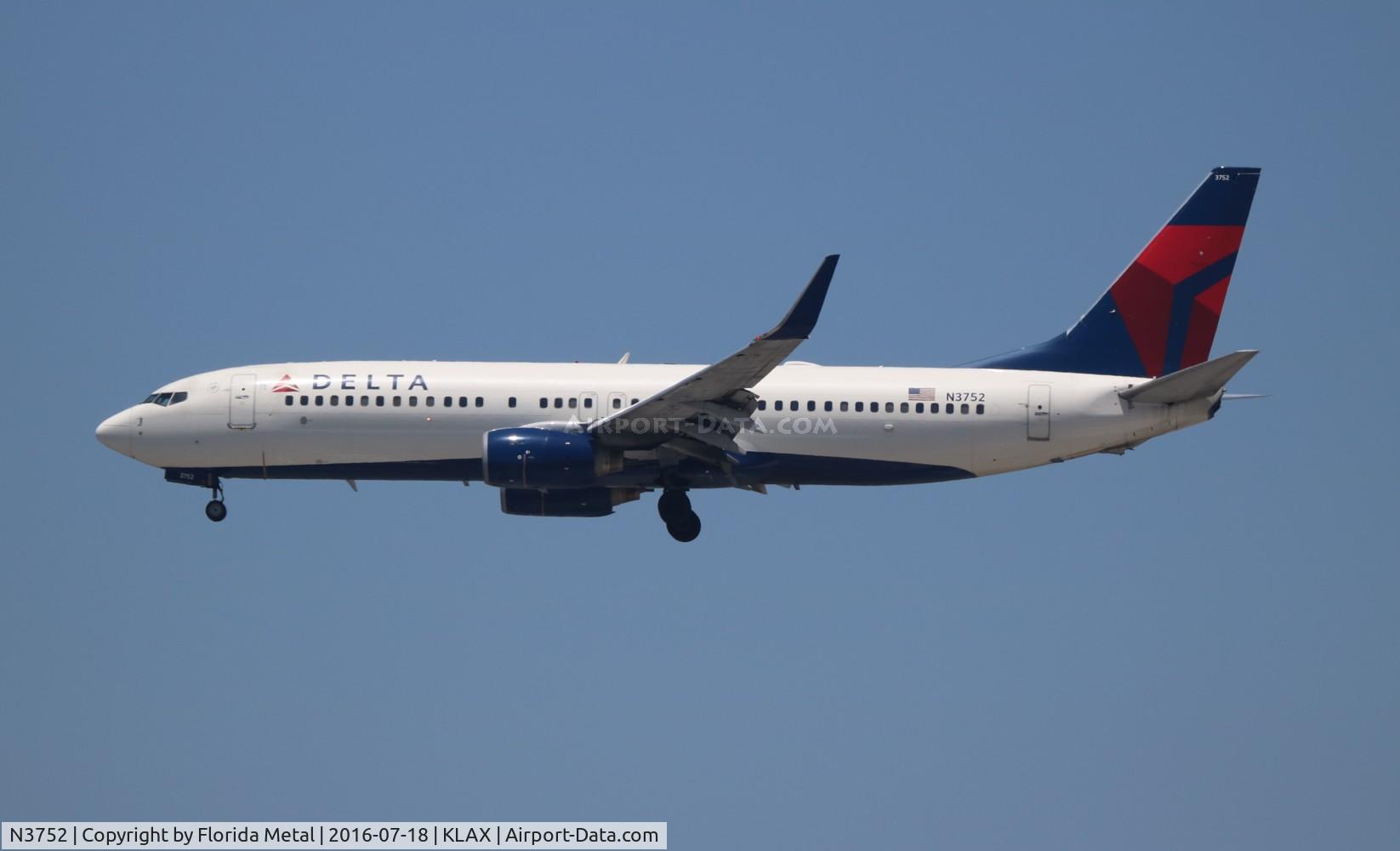 N3752, 2001 Boeing 737-832 C/N 30492, LAX Spotting 2016