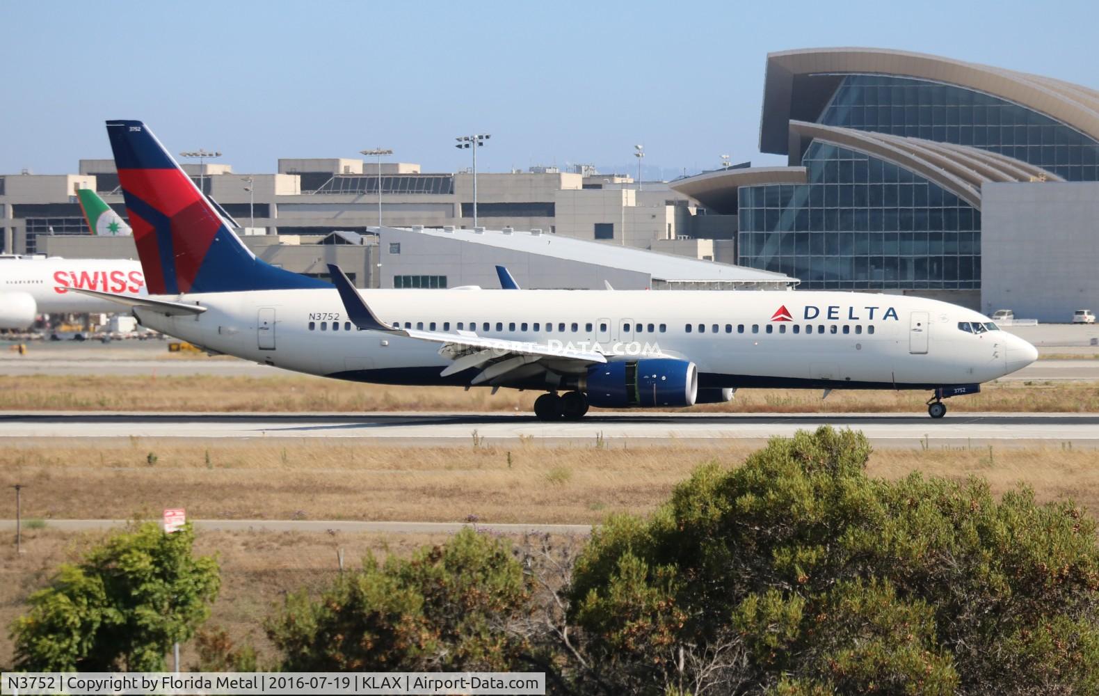 N3752, 2001 Boeing 737-832 C/N 30492, LAX spotting 2016