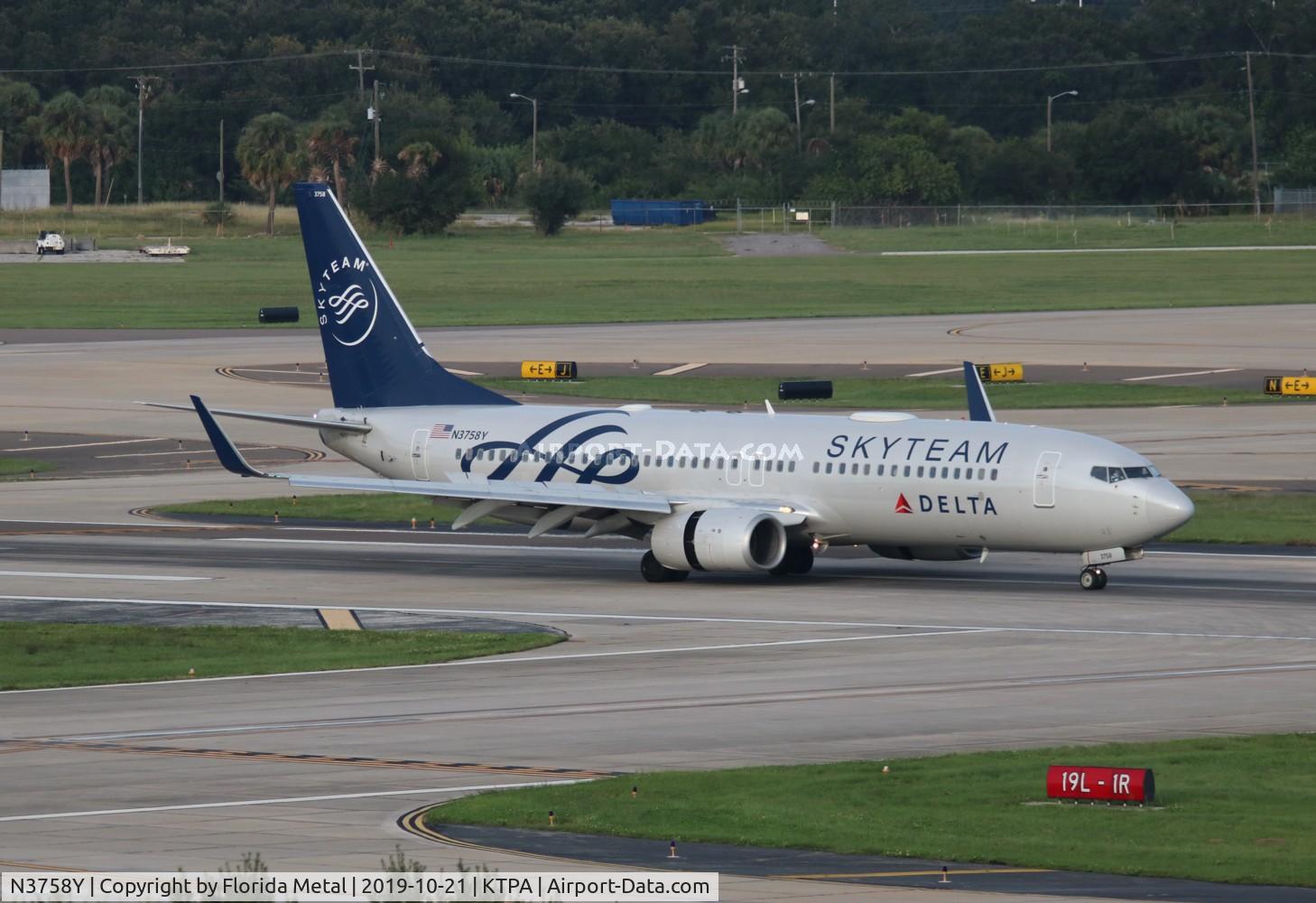 N3758Y, 2001 Boeing 737-832 C/N 30814, TPA spotting 2019