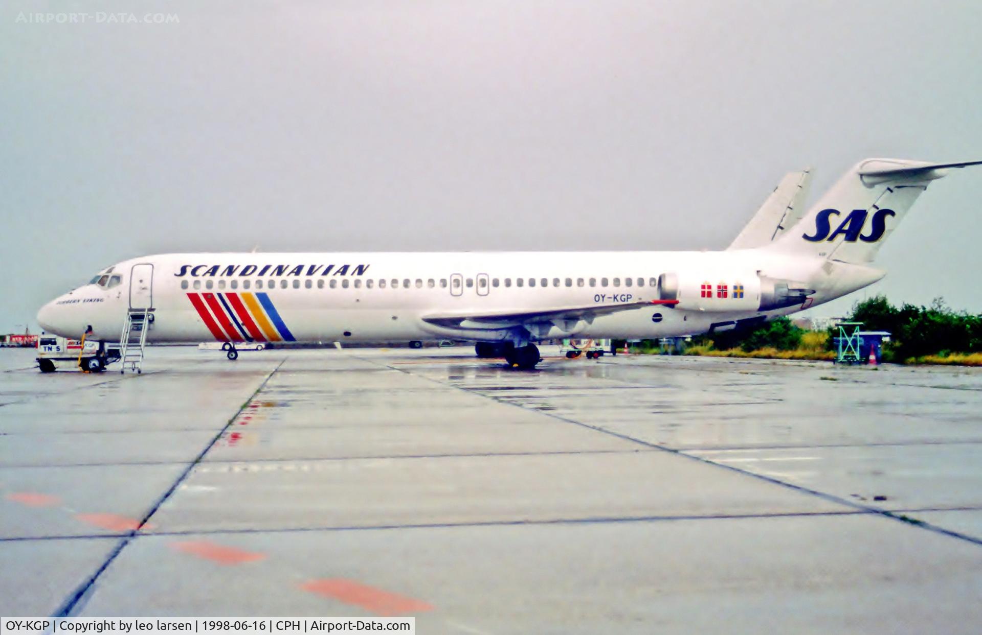 OY-KGP, 1974 Douglas DC-9-41 C/N 47646, Copenhagen 16.6.1998
