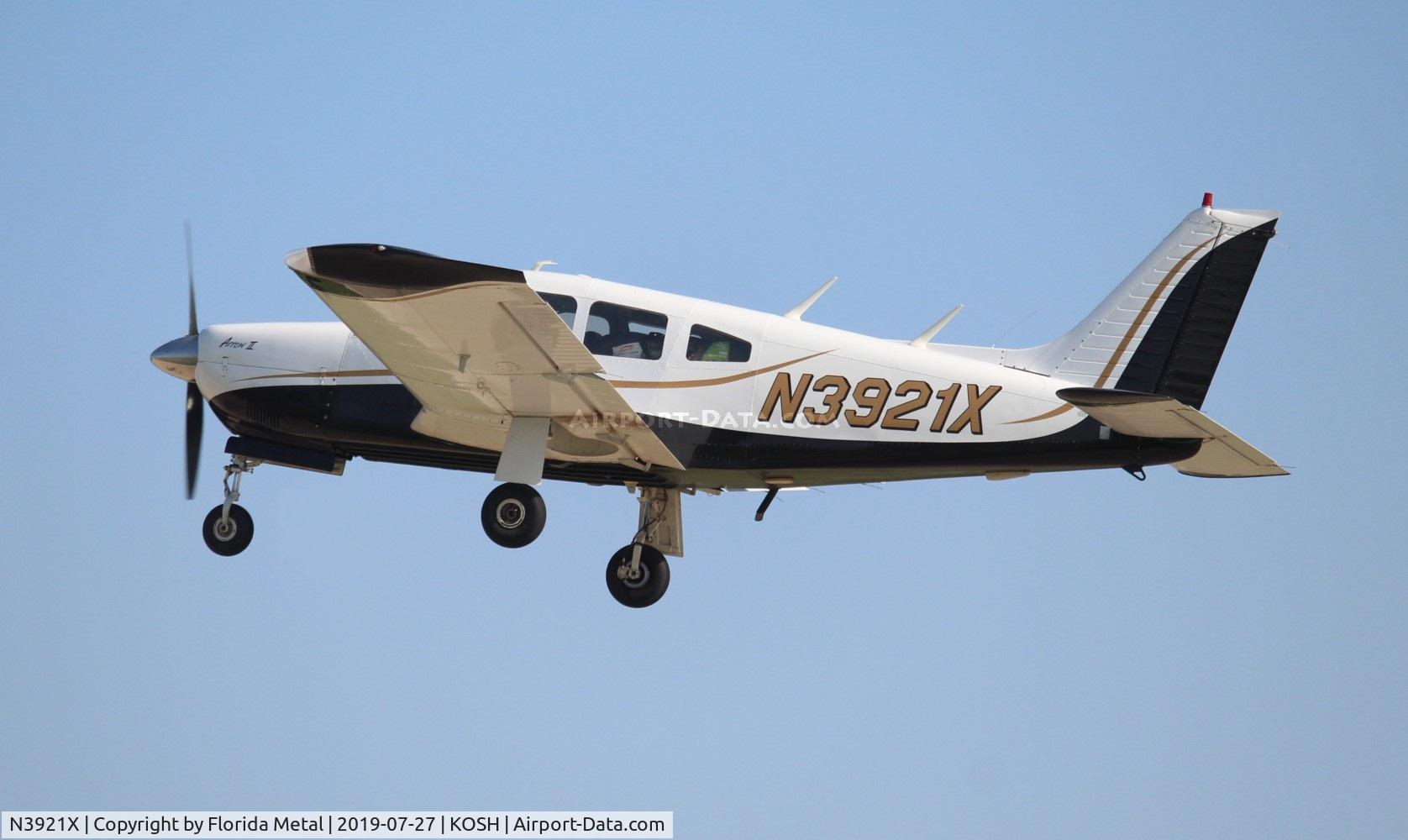 N3921X, 1975 Piper PA-28R-200 C/N 28R-7535353, EAA OSH 2019
