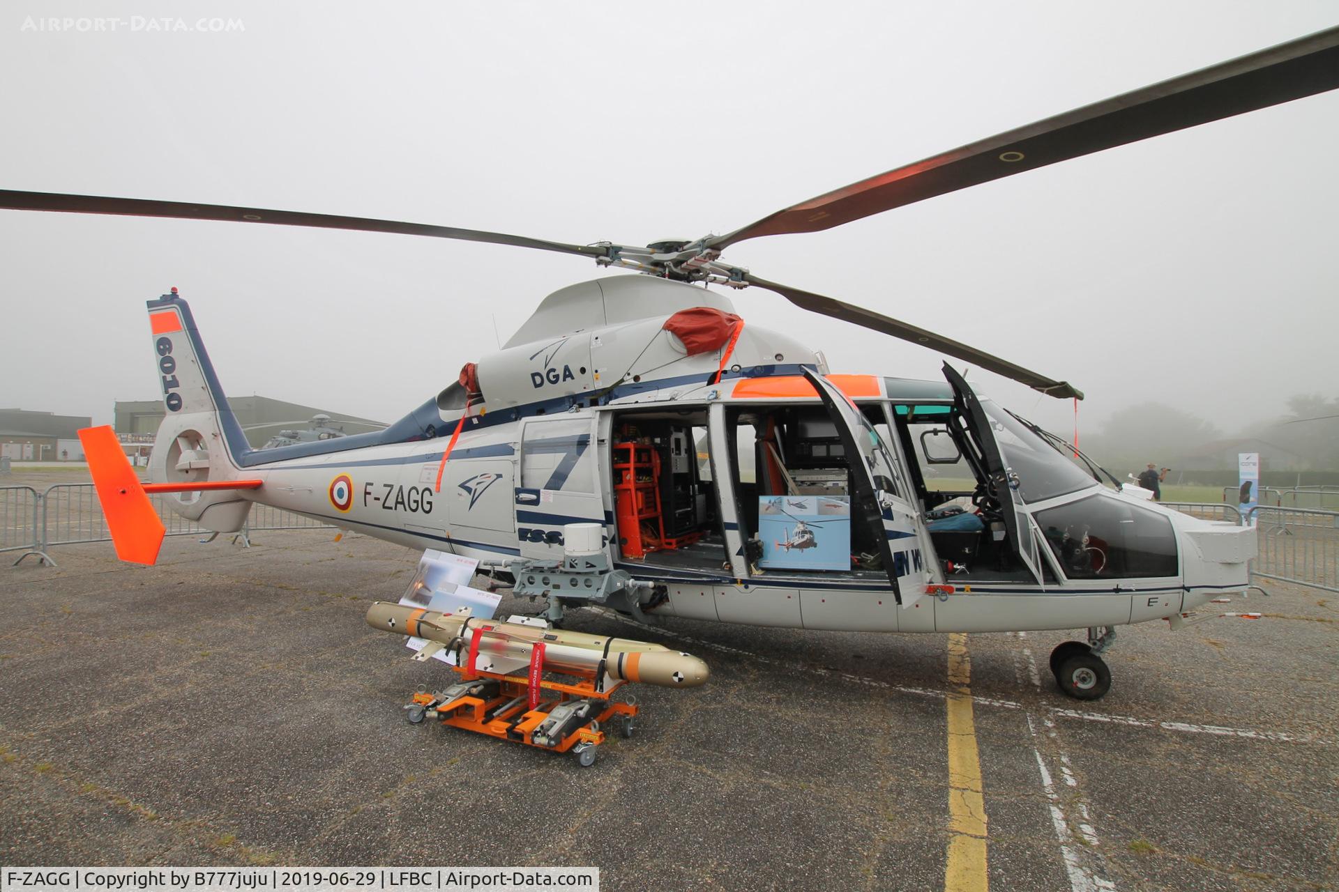 F-ZAGG, Eurocopter SA-365N Dauphine 2 C/N 6010, at Cazaux Airshow
use for test
with MDBA Sea Venom ANL missile