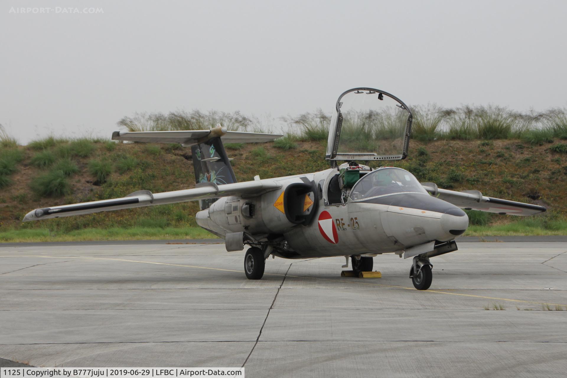 1125, Saab 105OE C/N 105425, at Cazaux Airshow