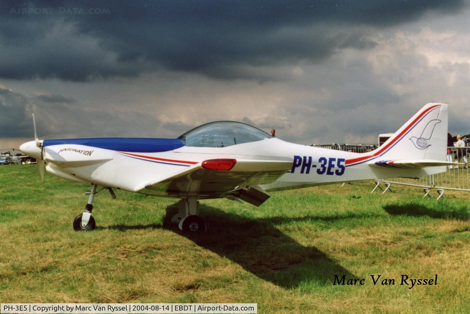 PH-3E5, WDFL Dallach D4E Fascination C/N 051, Oldtimer Fly-in Schaffen 2004.  Became PH-FAS.