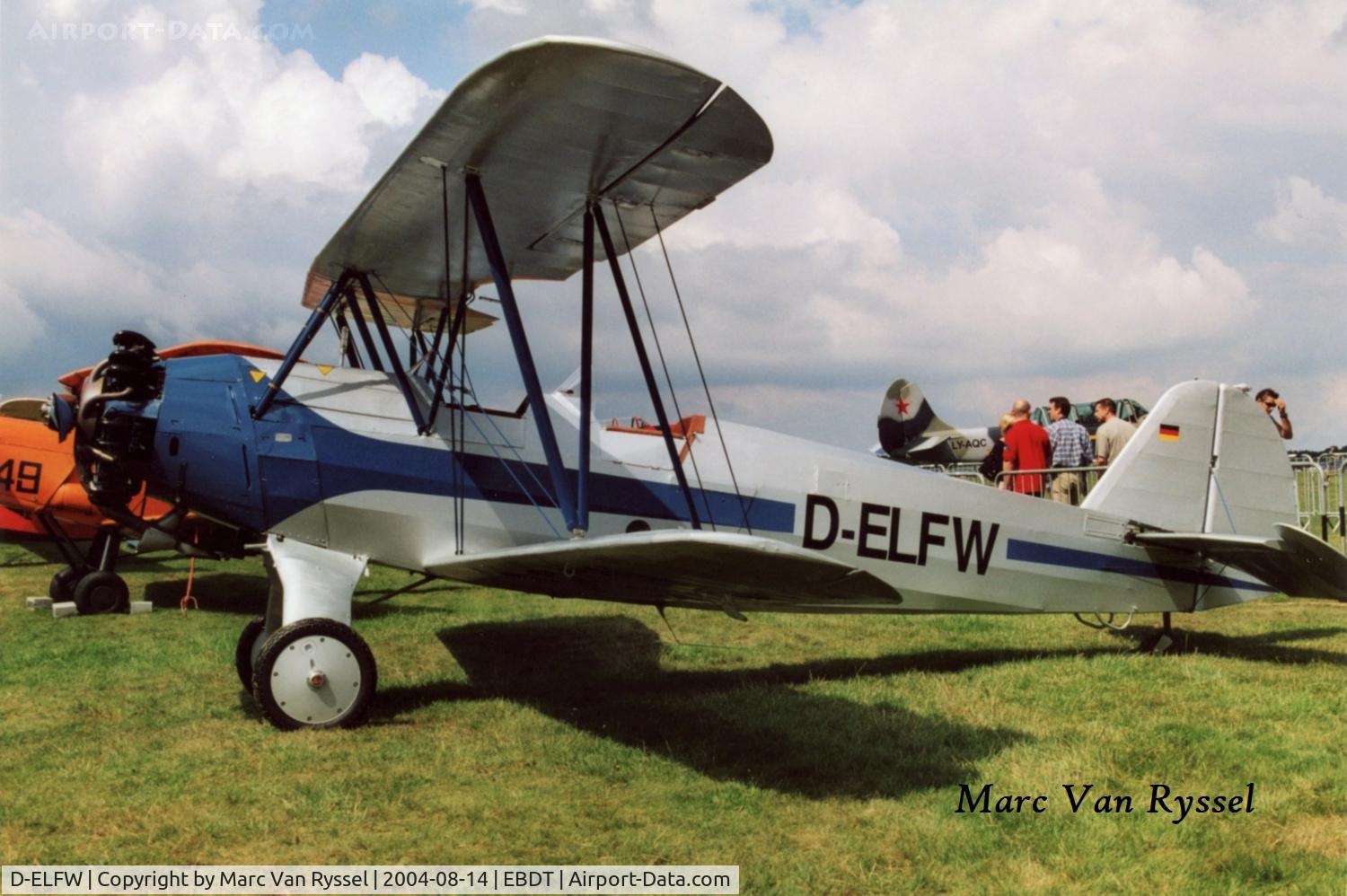 D-ELFW, 1936 Focke-Wulf Fw-44J Stieglitz C/N 2924, Oldtimer Fly-in Schaffen 2004.