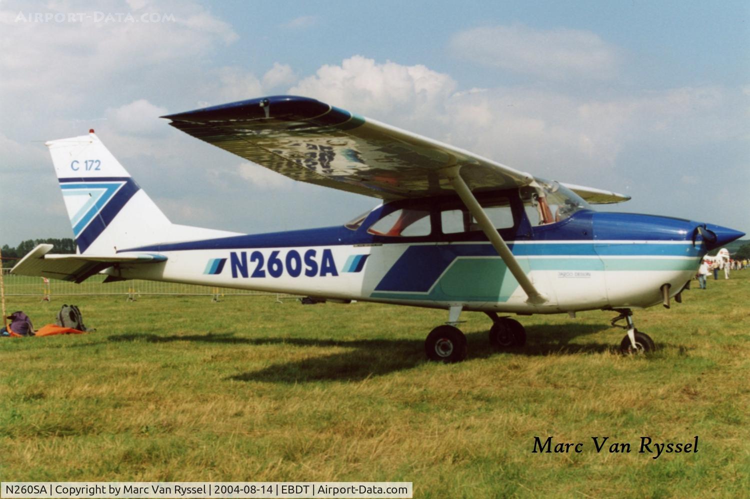 N260SA, 1966 Reims F172H Skyhawk C/N 0392, Oldtimer Fly-in Schaffen 2004.