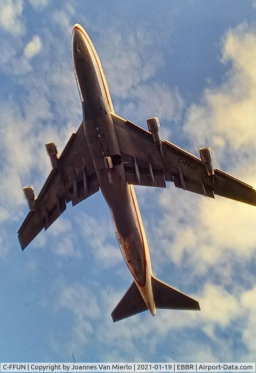 C-FFUN, 1971 Boeing 747-1D1 C/N 20305, T/O EBBR over the town of Zaventem / Scan from slide