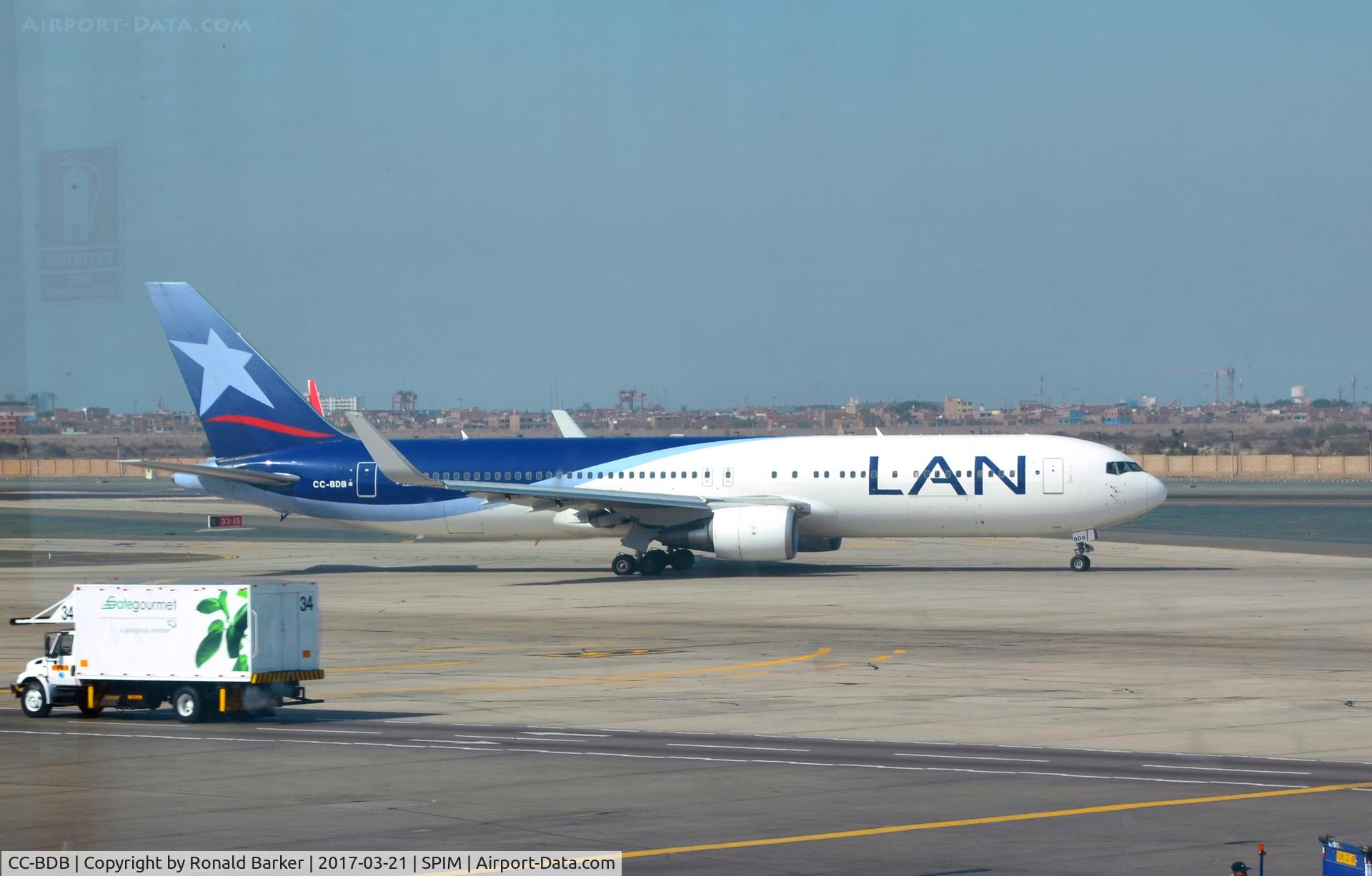 CC-BDB, 2011 Boeing 767-316/ER C/N 40590, Taxi Lima