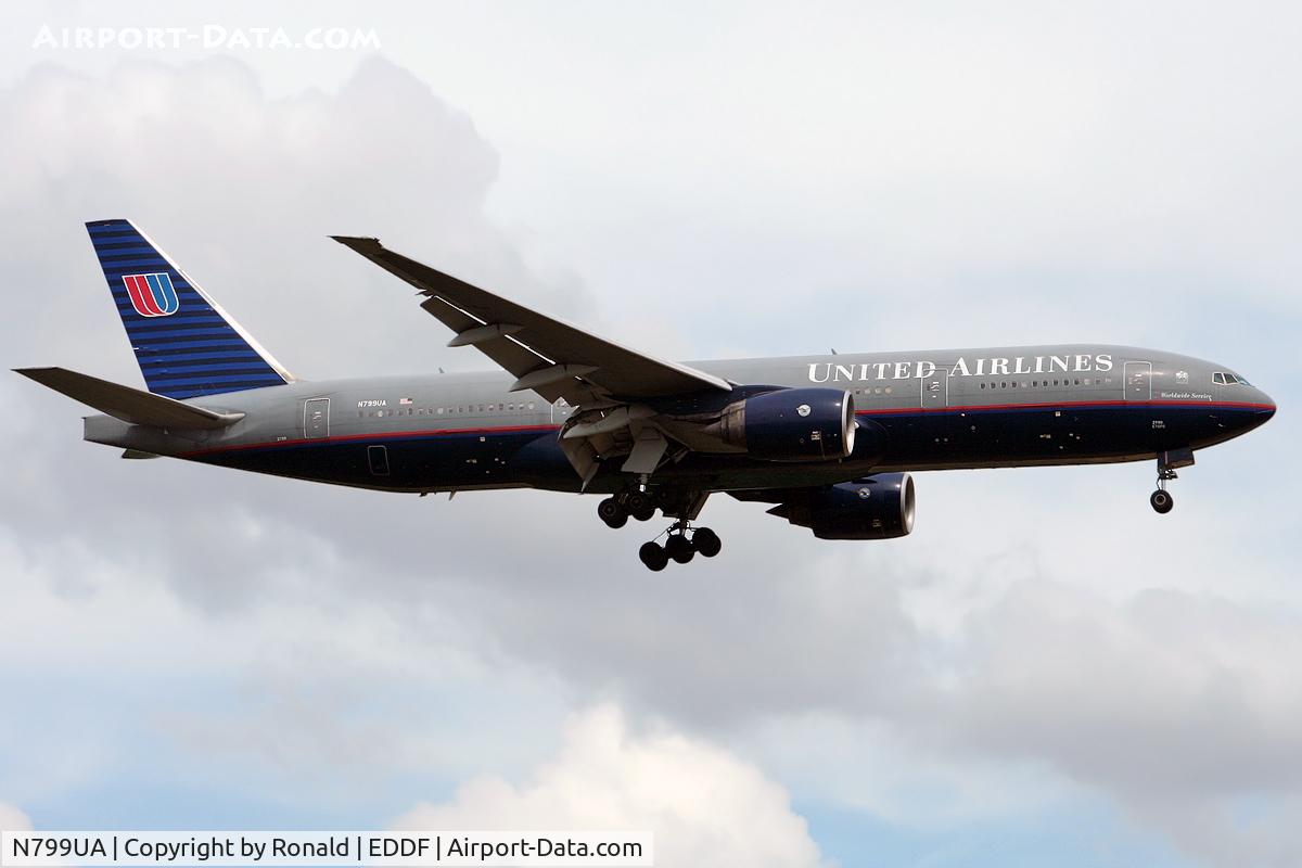 N799UA, 1998 Boeing 777-222 C/N 26926, at fra