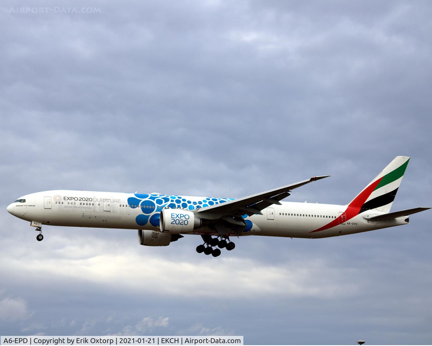 A6-EPD, 2015 Boeing 777-31H/ER C/N 42323, A6-EPD landing rw 22L