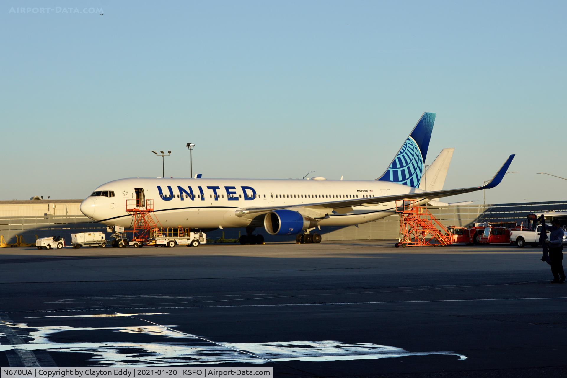 N670UA, 1999 Boeing 767-322 C/N 29240, SFO 2021.