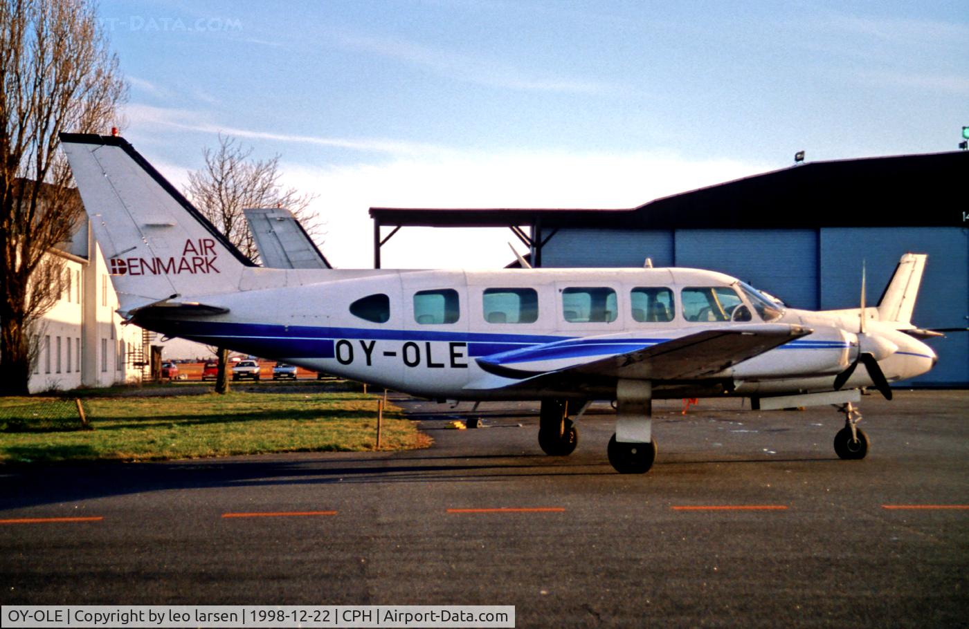 OY-OLE, 1977 Piper PA-31-350 Chieftain C/N 31-7752061, Copenhagen 22.12.1998