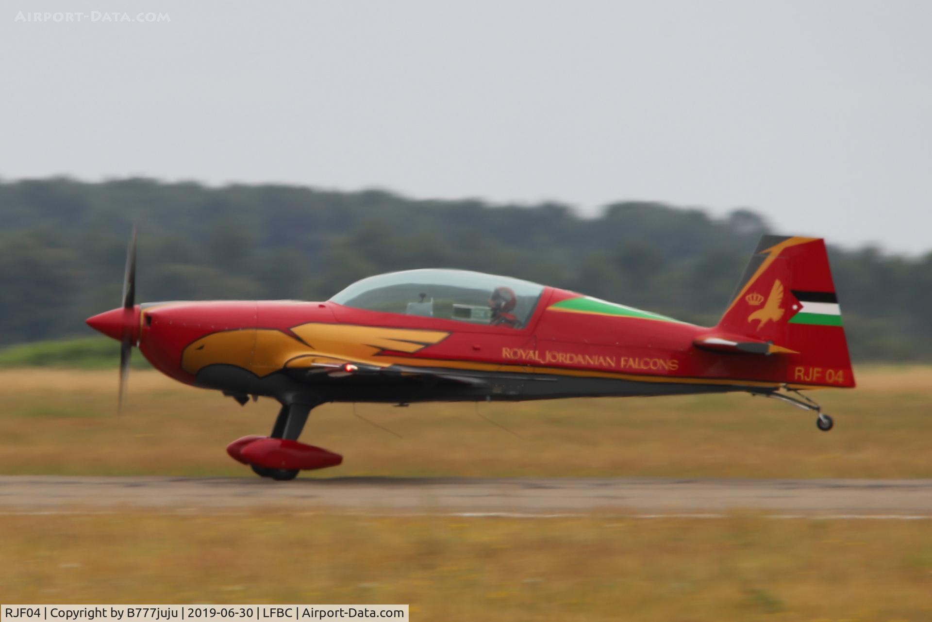 RJF04, 2018 Extra EA-330LX C/N LC072, at Cazaux Airshow