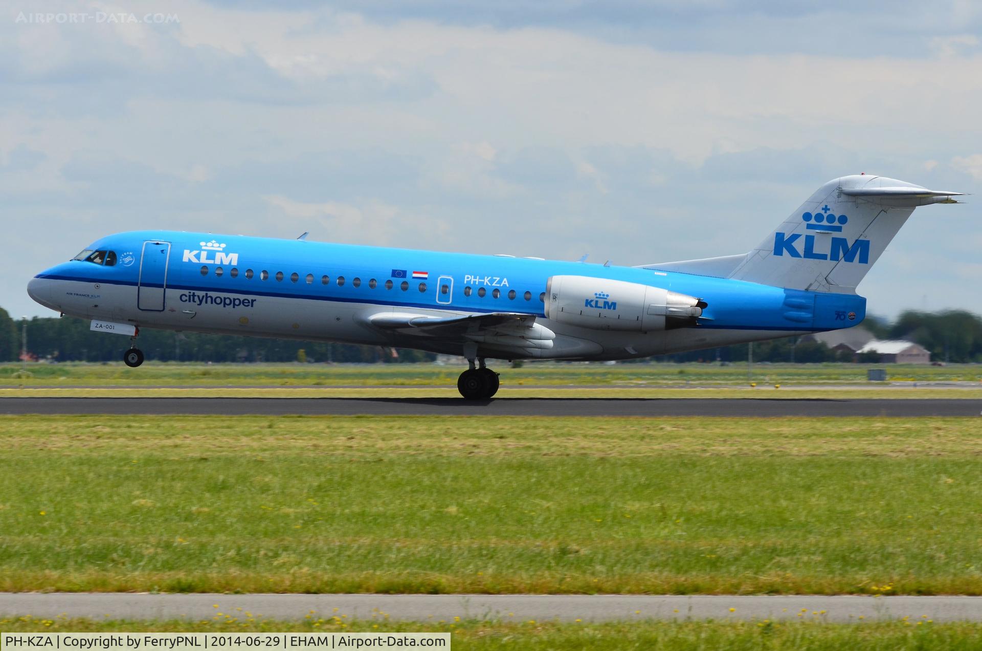 PH-KZA, 1996 Fokker 70 (F-28-070) C/N 11567, KLM Cityhopper Fk70 lifting-off