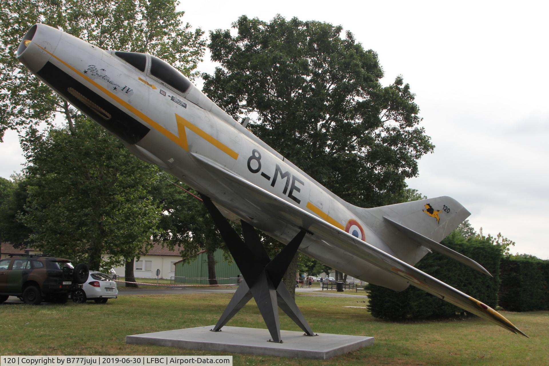 120, Dassault MD-454 Mystere IVA C/N 120, at Cazaux Airshow