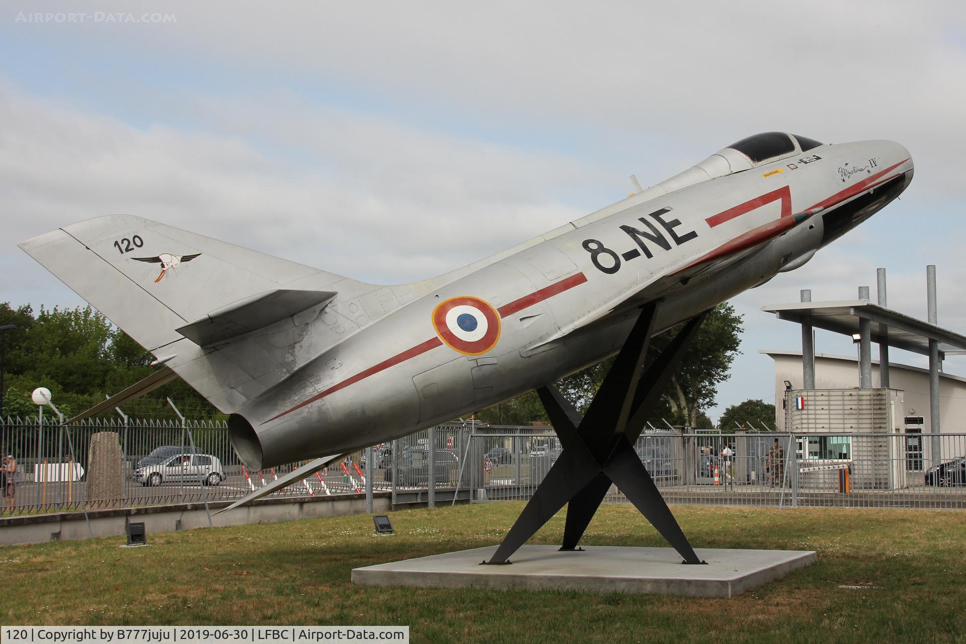 120, Dassault MD-454 Mystere IVA C/N 120, at Cazaux Airshow