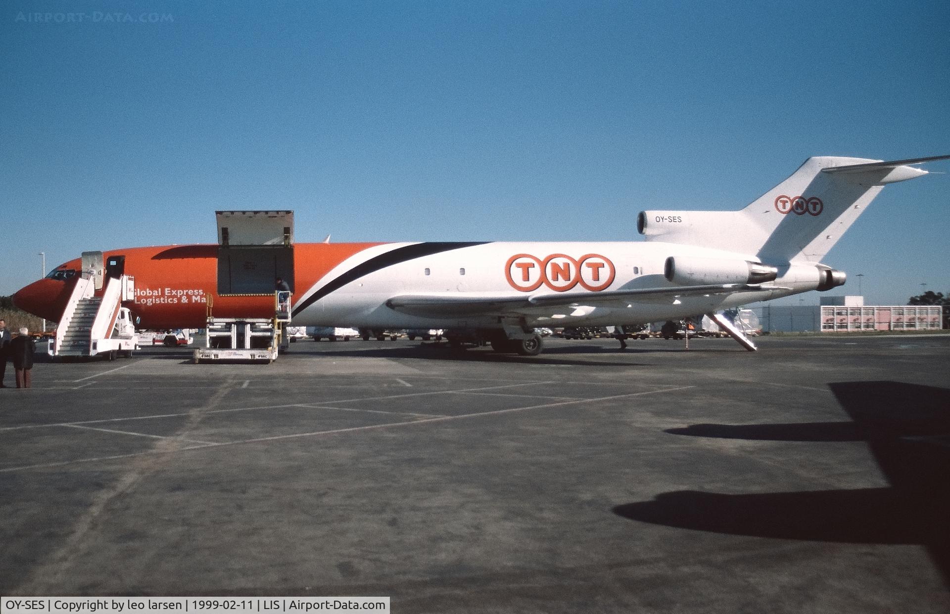 OY-SES, 1969 Boeing 727-251 C/N 19977, Lisbon 11.2.1999