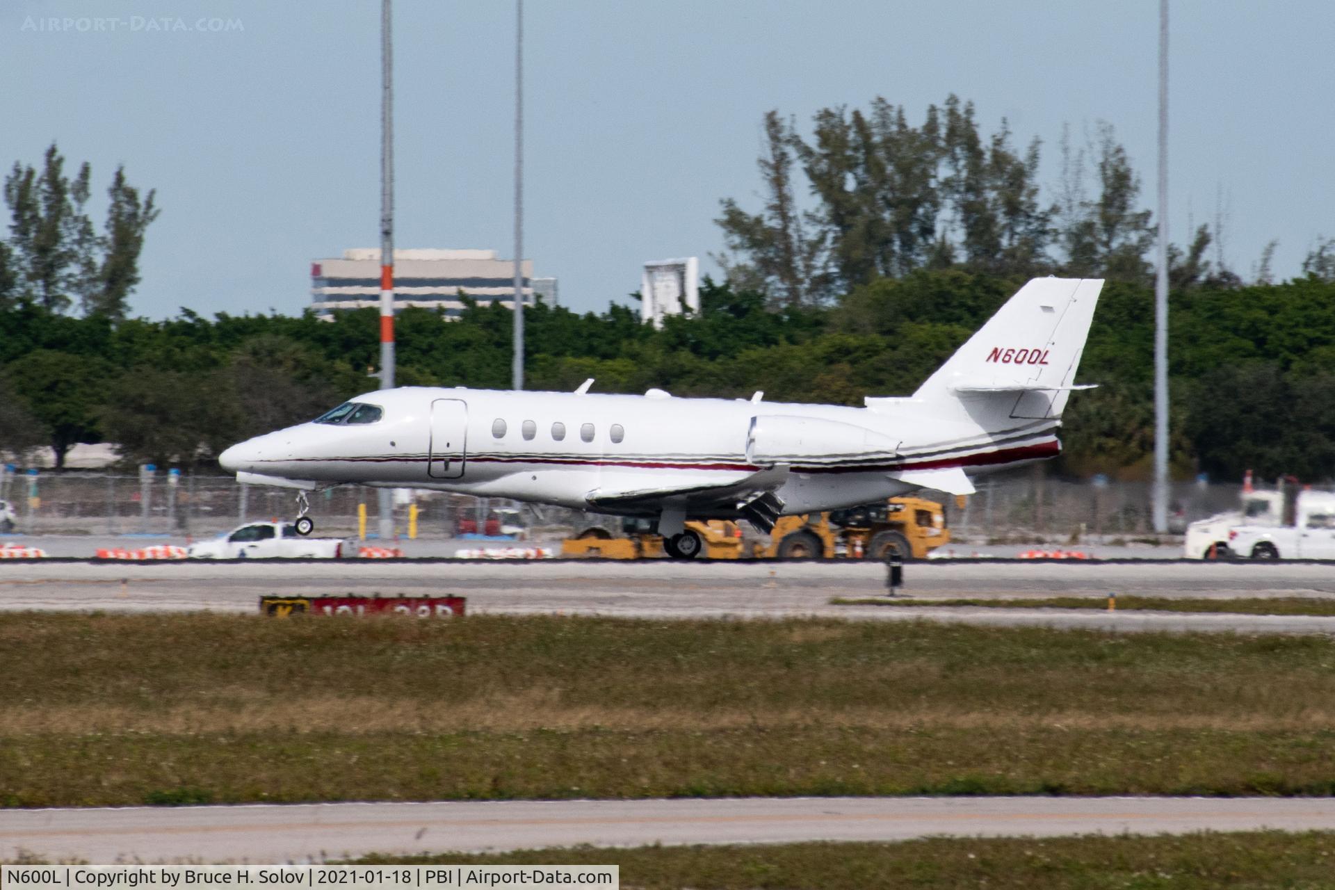 N600L, 2019 Cessna 680A Citation Latitude C/N 680A-2017, Taking off on runway 28 at PBI