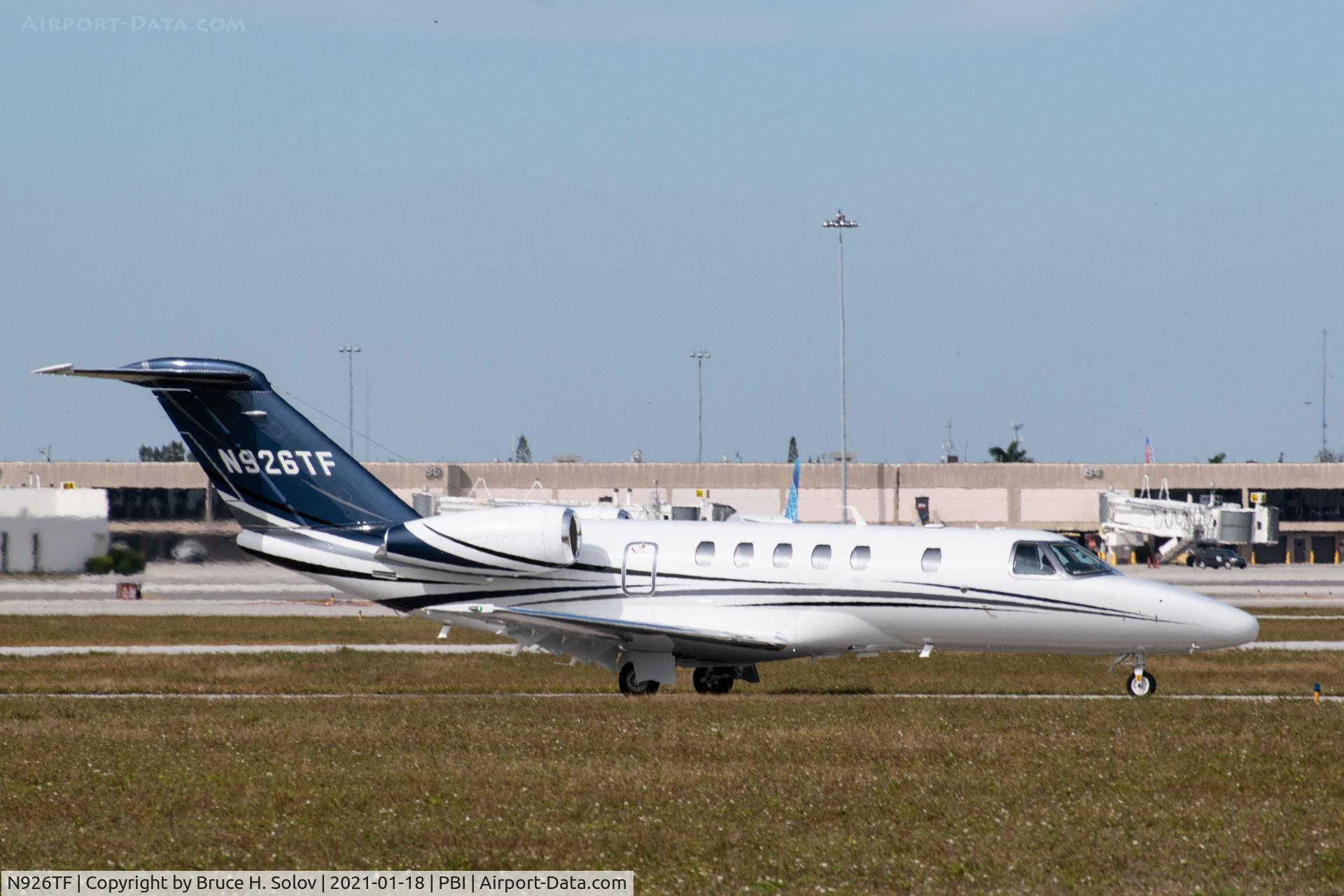N926TF, 2010 Cessna 525C CitationJet CJ4 C/N 525C-0018, taxiing for departure