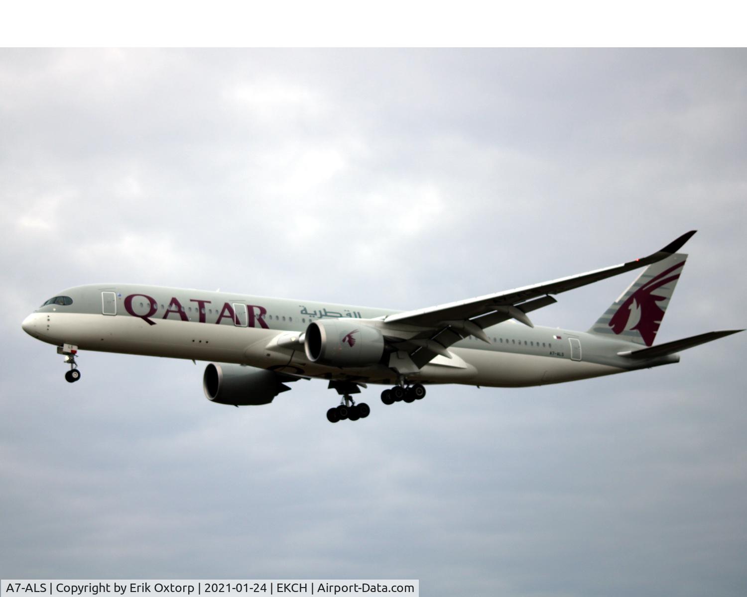 A7-ALS, 2017 Airbus A350-941 C/N 0083, A7-ALS landing rw 22L