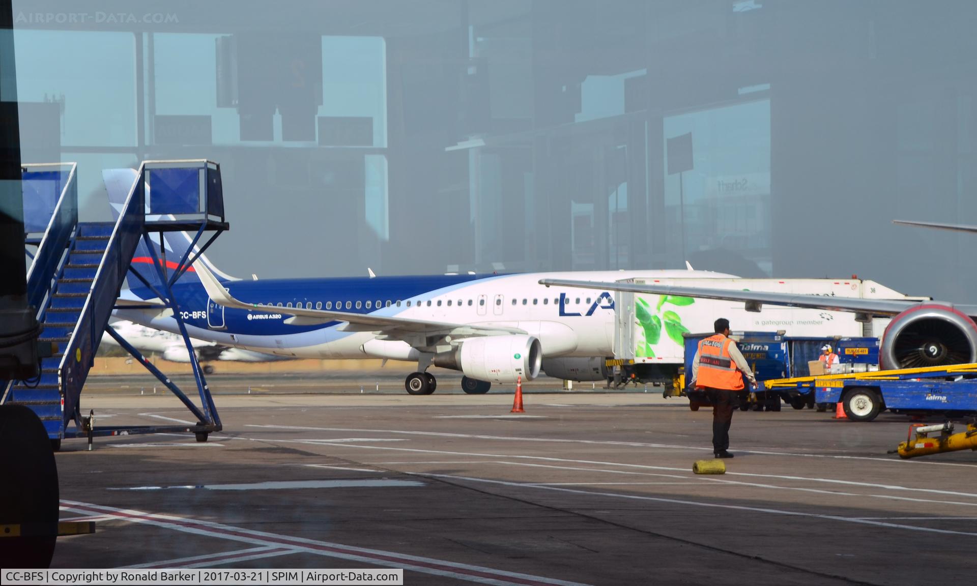 CC-BFS, 2013 Airbus A320-214 C/N 5818, Taxi to park Lima