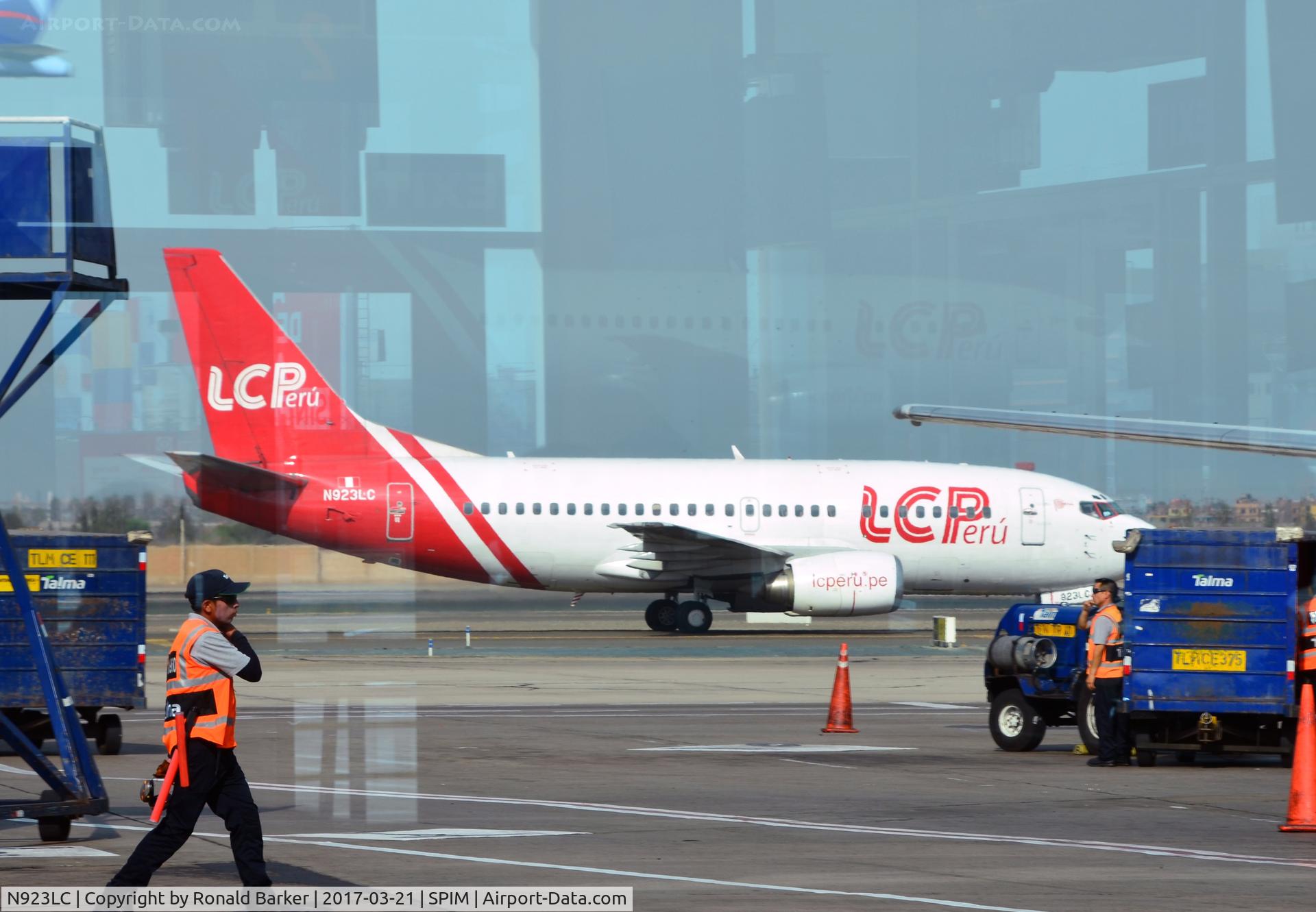 N923LC, 1992 Boeing 737-55S C/N 26543, Taxi Lima