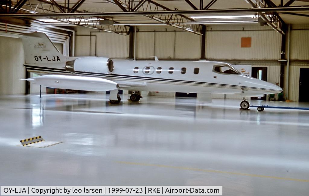 OY-LJA, 1985 Learjet 35A C/N 35A-594, Roskilde 23.7.1999