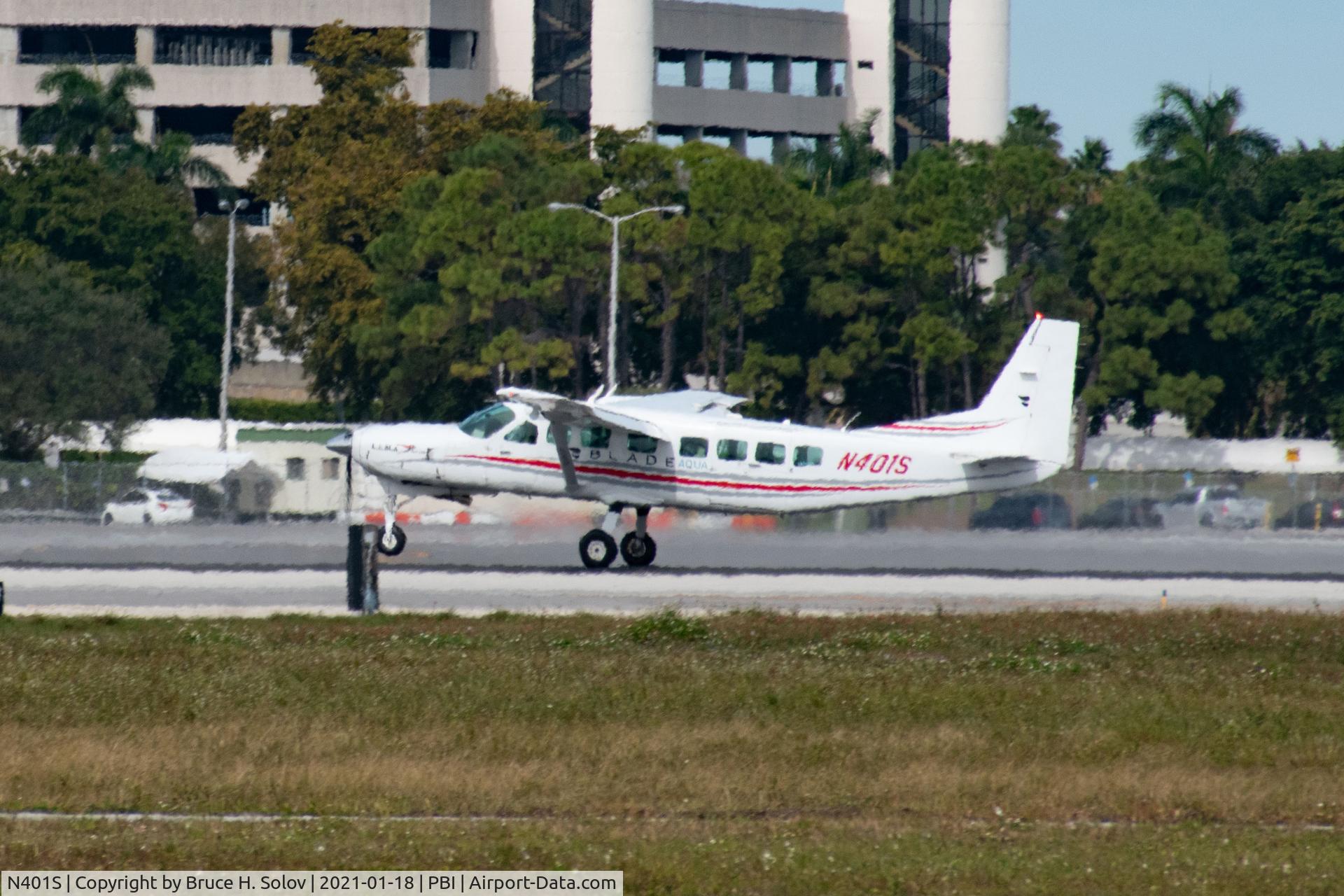 N401S, 2015 Cessna 208B C/N 208B5261, taxiing at PBI