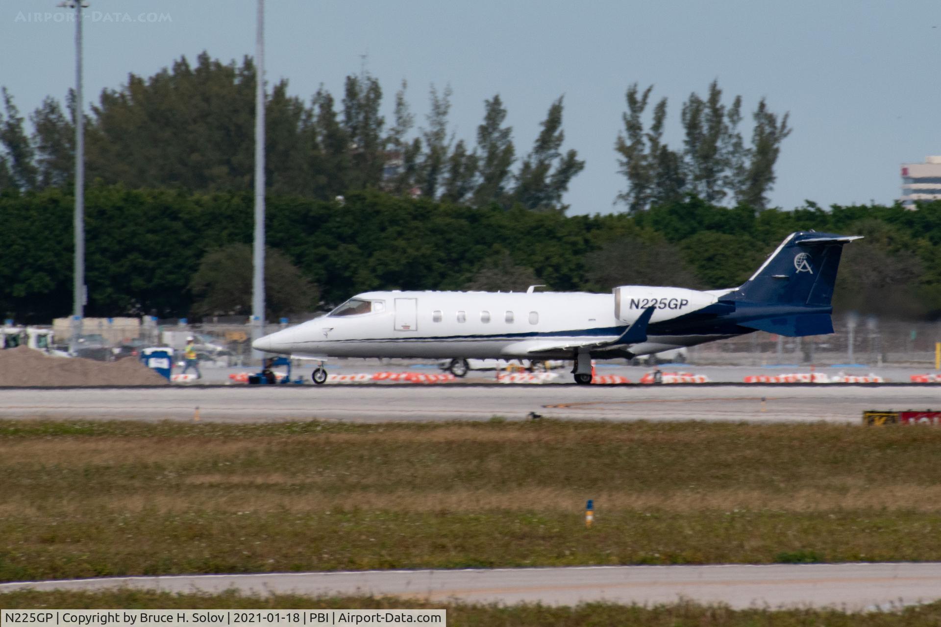 N225GP, 1999 Learjet 60 C/N 154, departure roll at PBI