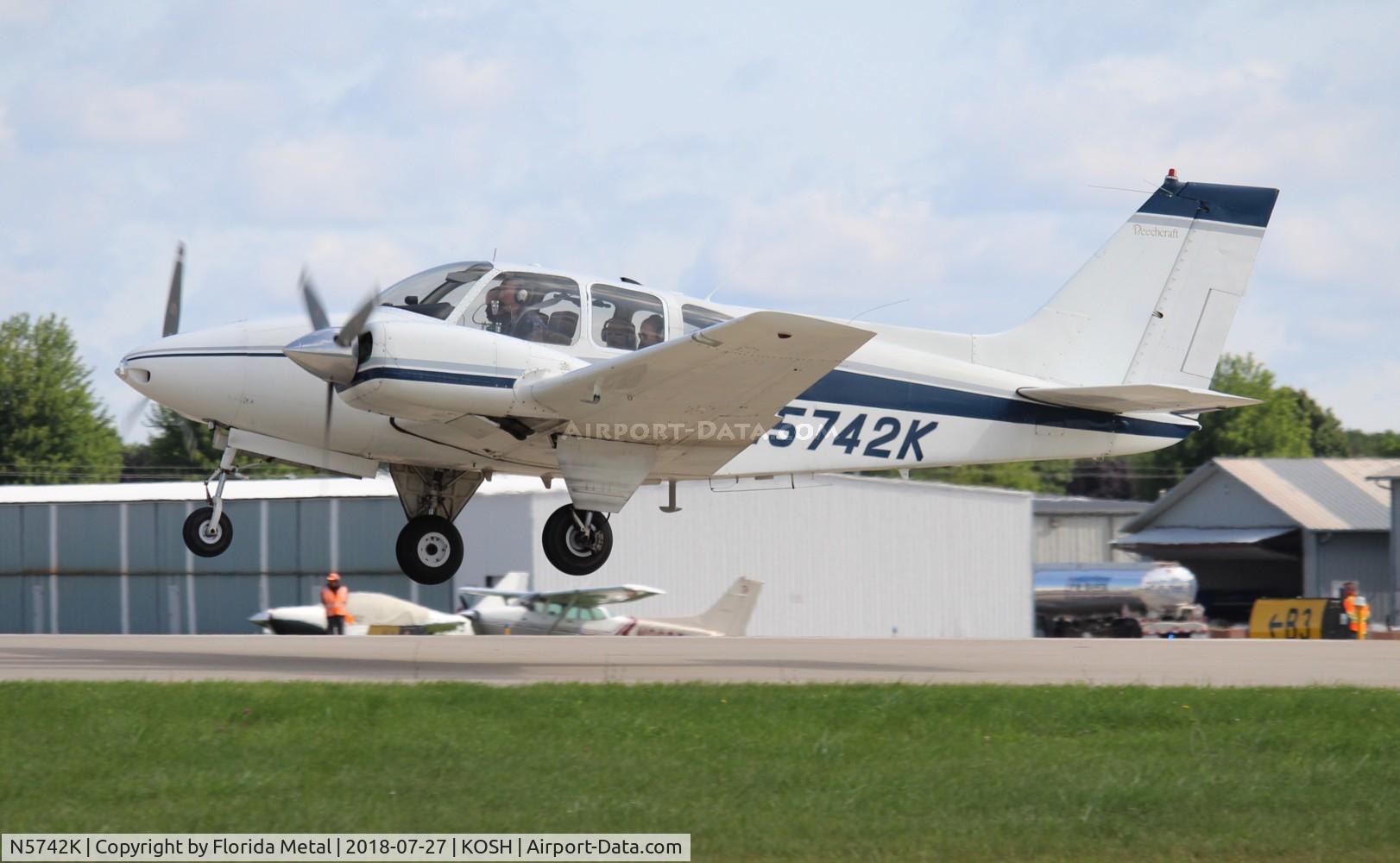 N5742K, 1964 Beech 95-B55 Baron C/N TC-729, EAA OSH 2018