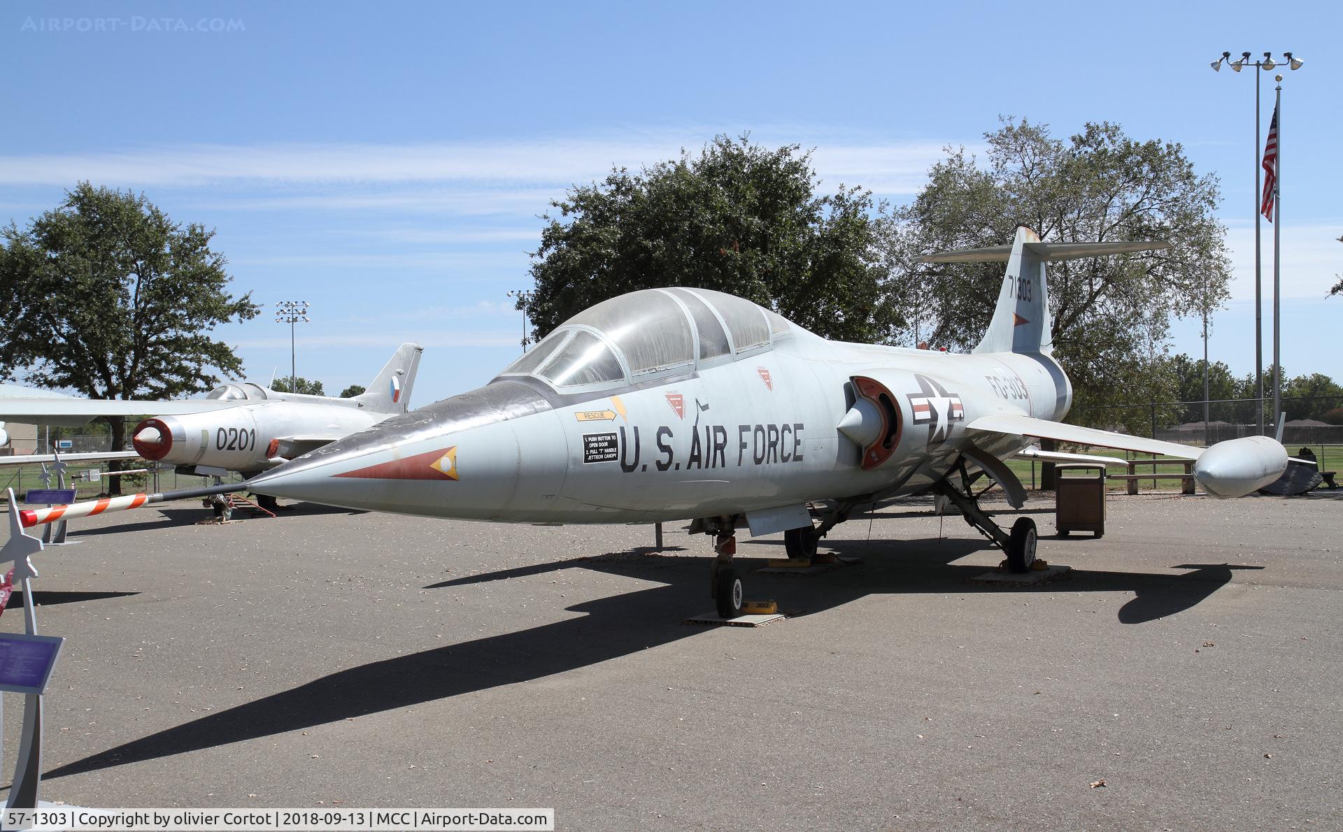 57-1303, 1957 Lockheed F-104B Starfighter C/N 283-5015, sept 2018