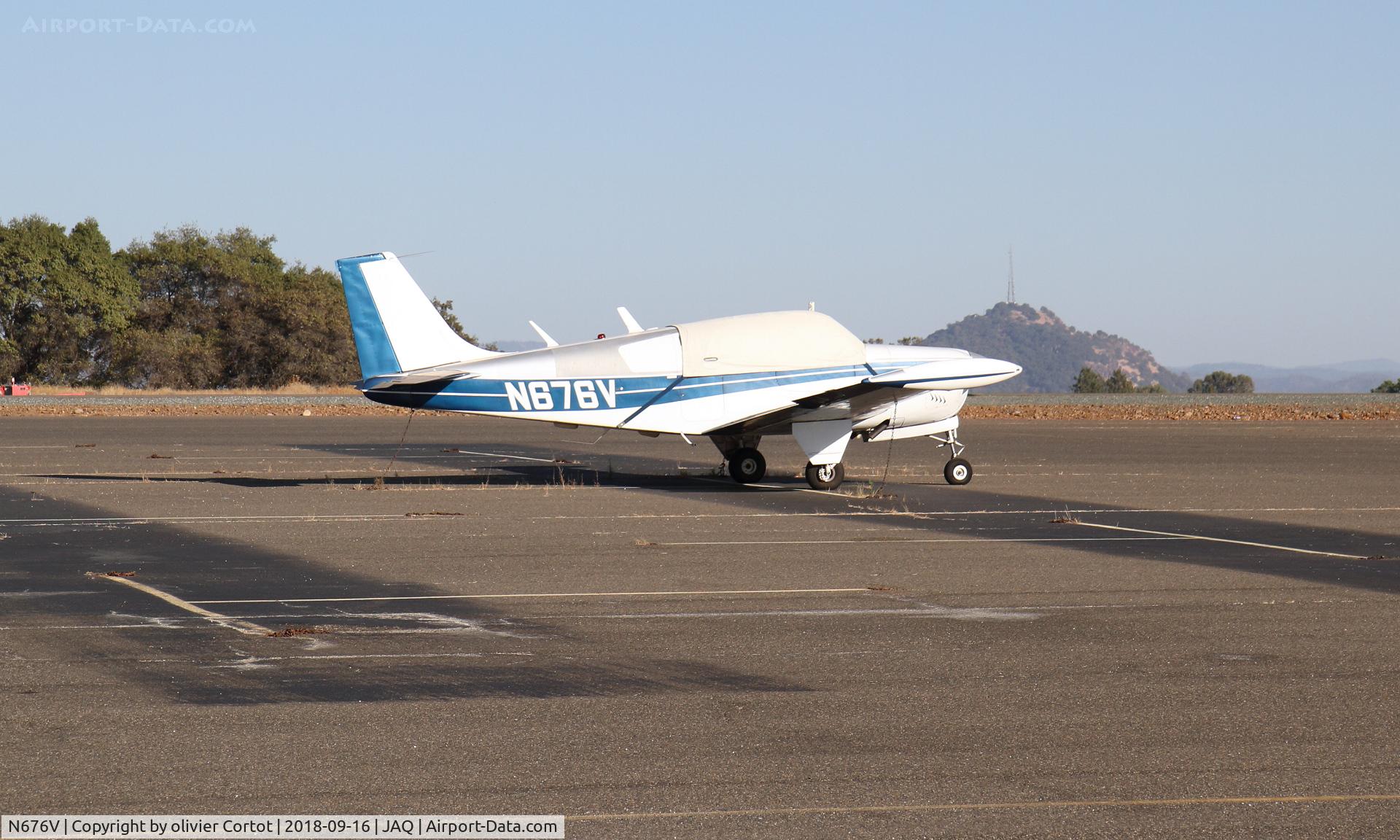 N676V, 1960 Beech 35-33 Debonair C/N CD-89, sept 2018