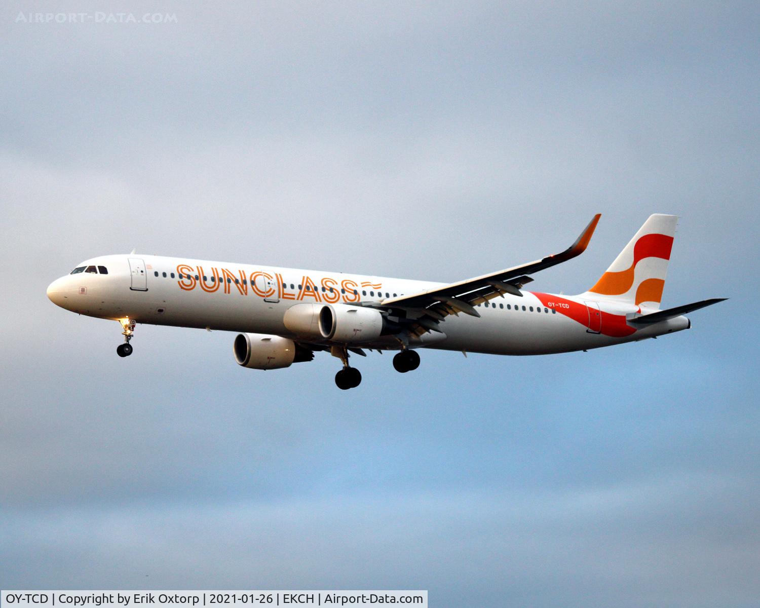 OY-TCD, 2014 Airbus A321-211 C/N 6314, OY-TCD now in the new Sunclass c/s. Landing rw 22L