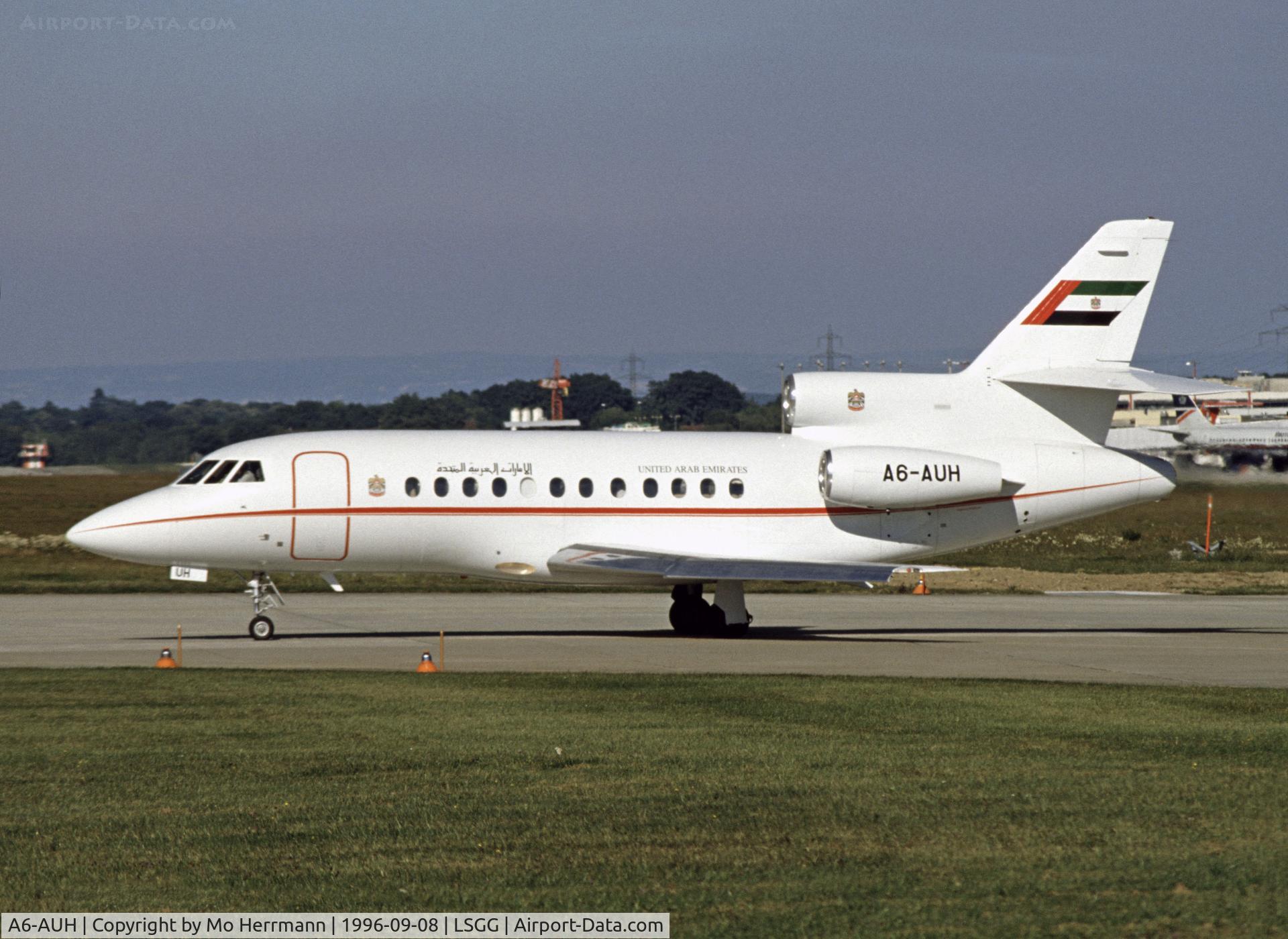 A6-AUH, 1990 Dassault Falcon 900 C/N 84, taken in Geneva