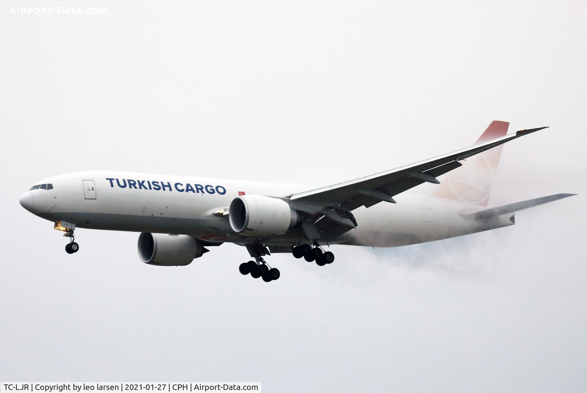 TC-LJR, 2019 Boeing 777F C/N 66578, Copenhagen 27.1.2021 in haze.