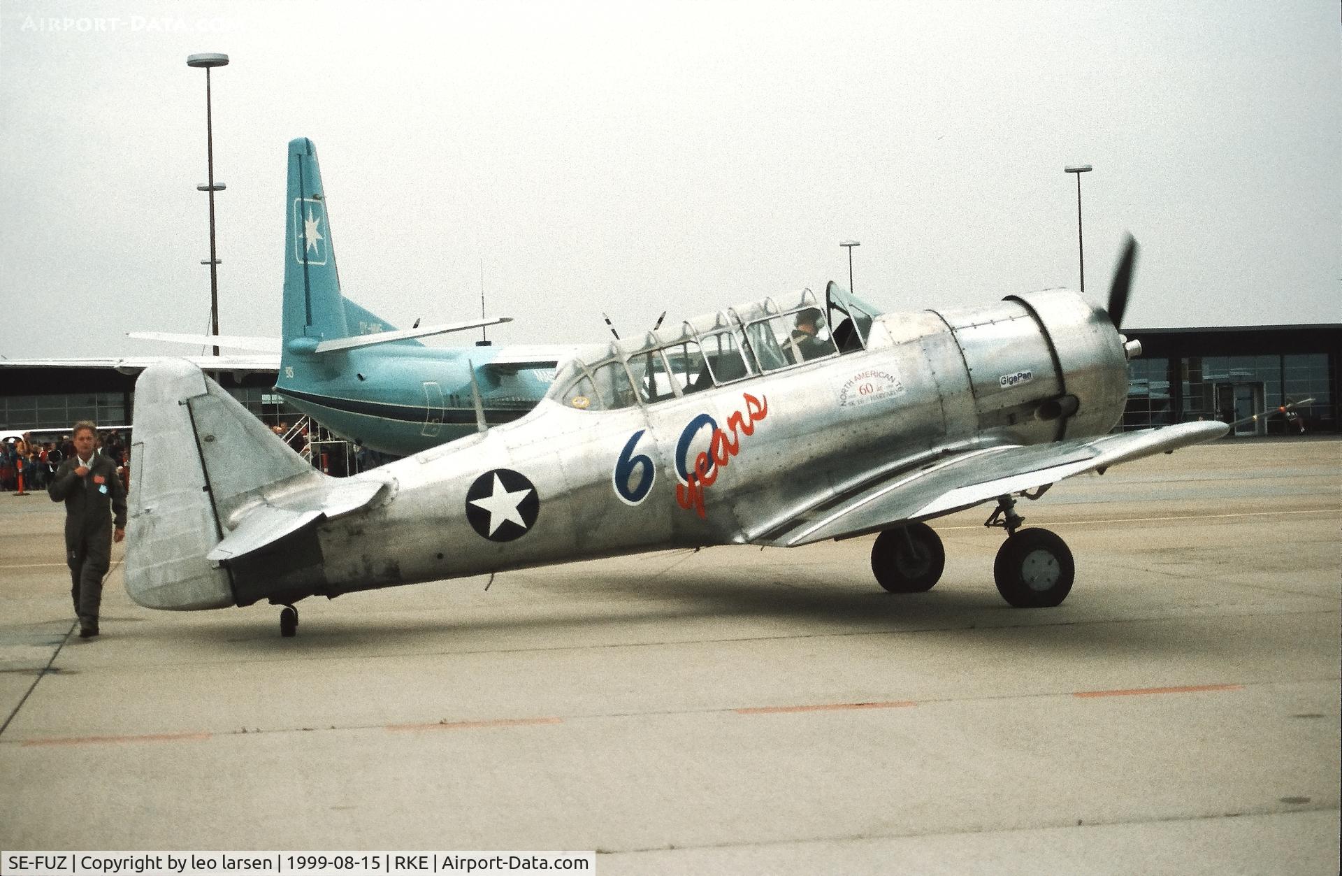 SE-FUZ, 1943 Noorduyn AT-16 Harvard II C/N 14-526, Roskilde 15.8.1999