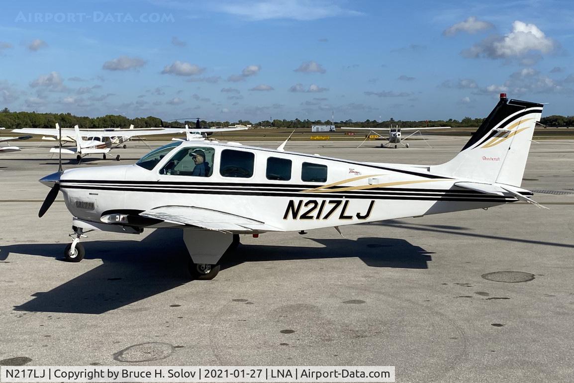 N217LJ, 2000 Raytheon Aircraft Company A36 Bonanza C/N E-3334, arrival to LNA to pick up a passenger