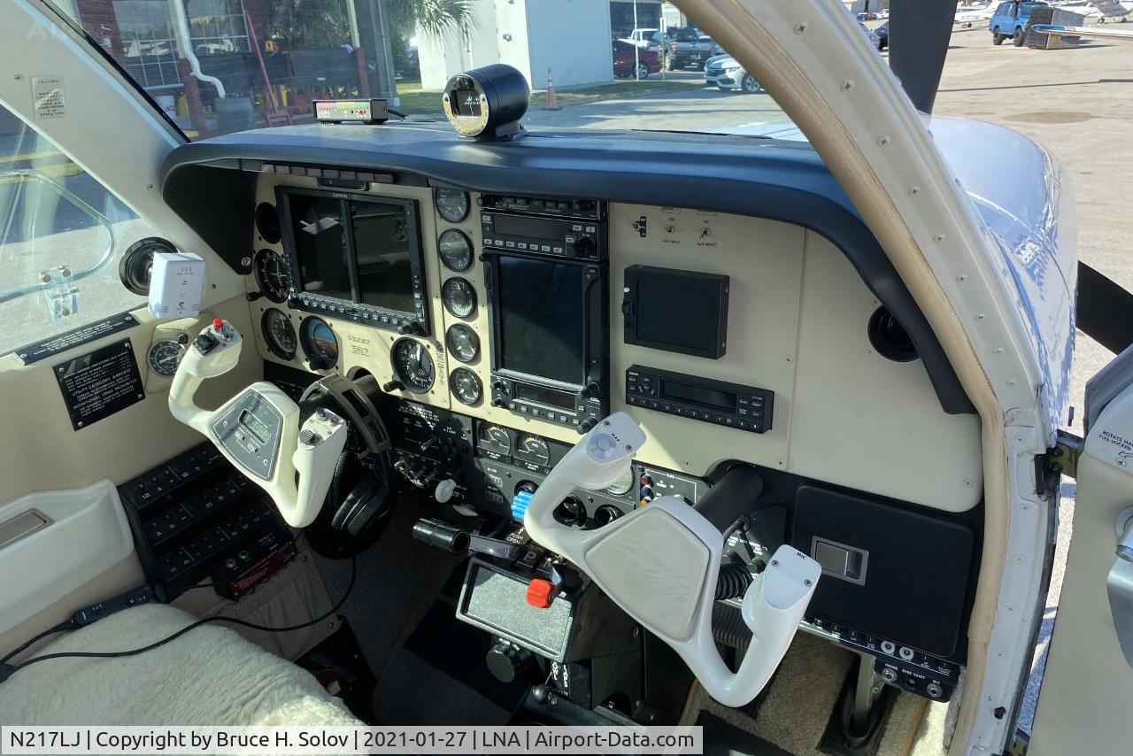 N217LJ, 2000 Raytheon Aircraft Company A36 Bonanza C/N E-3334, cockpit of A36 Bonanza