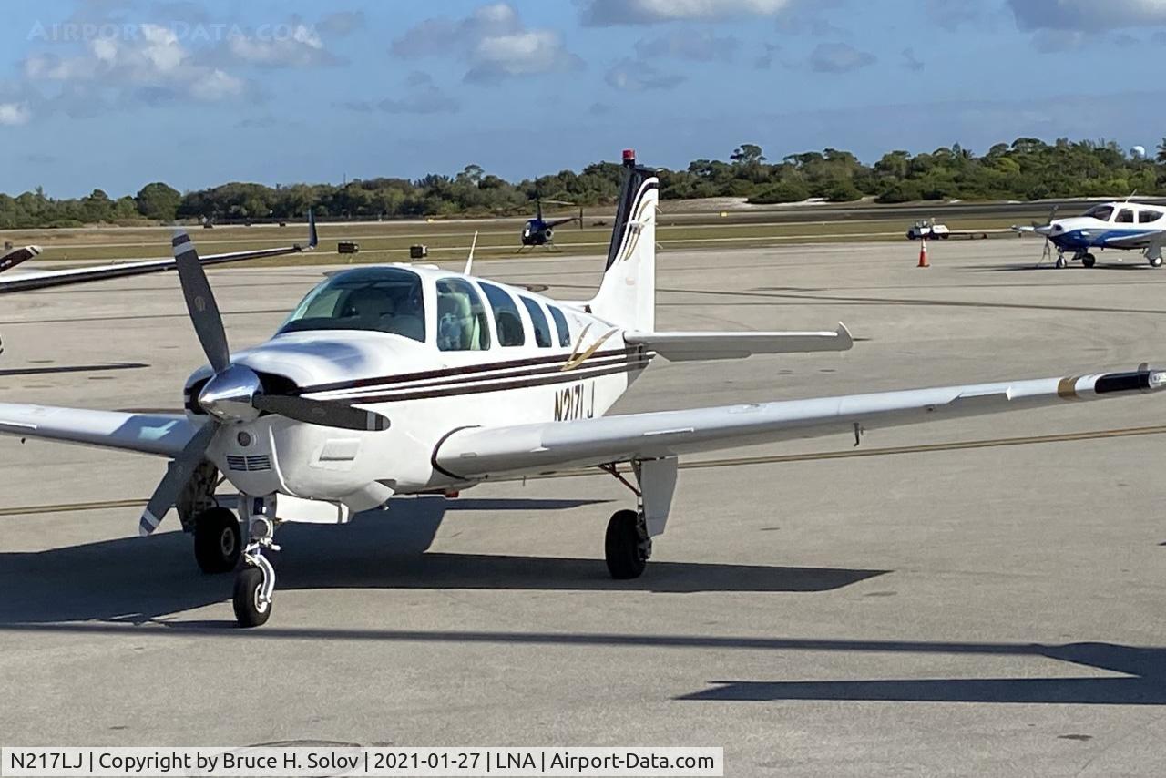 N217LJ, 2000 Raytheon Aircraft Company A36 Bonanza C/N E-3334, arriving at KLNA