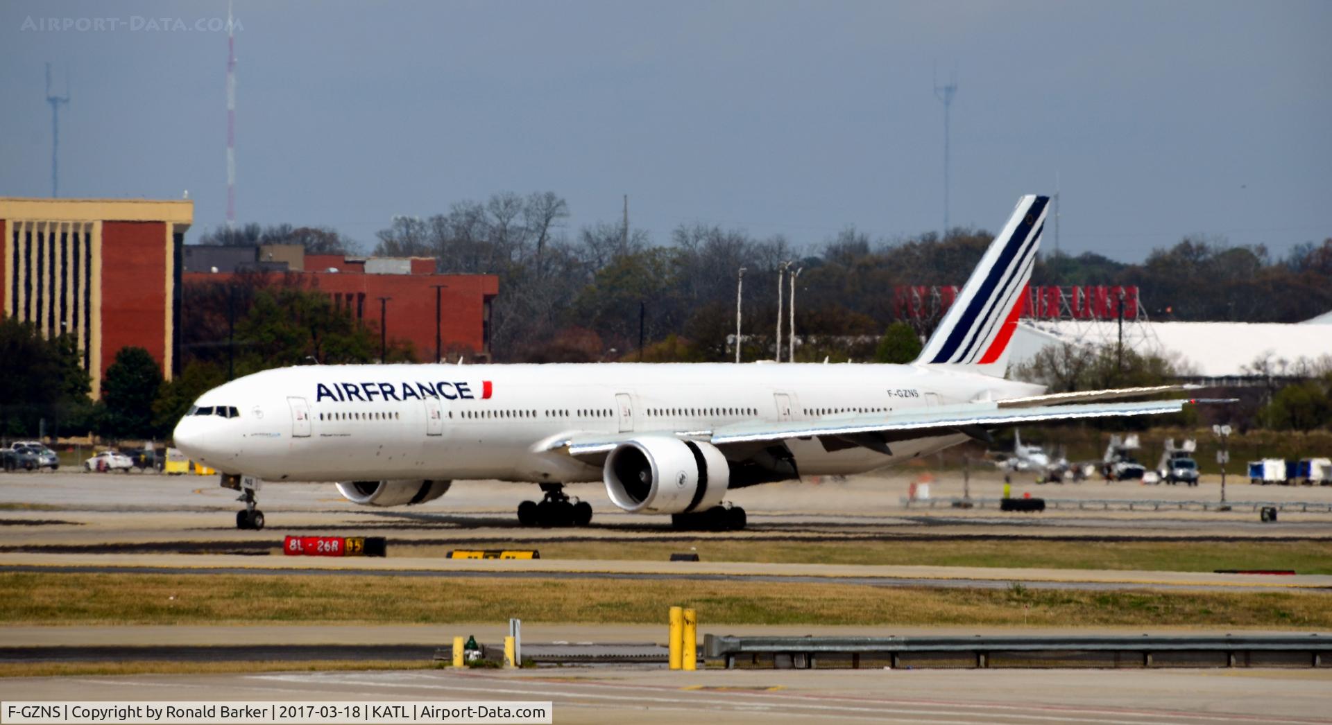 F-GZNS, 2015 Boeing 777-328/ER C/N 39970, Landing Atlanta
