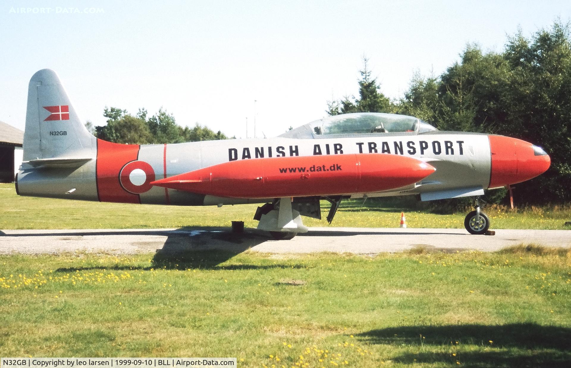 N32GB, 1953 Lockheed T-33A Shooting Star C/N 580-9712, Billund 10.9.1999