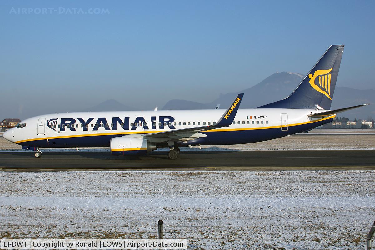 EI-DWT, 2008 Boeing 737-8AS C/N 33626, at salzburg