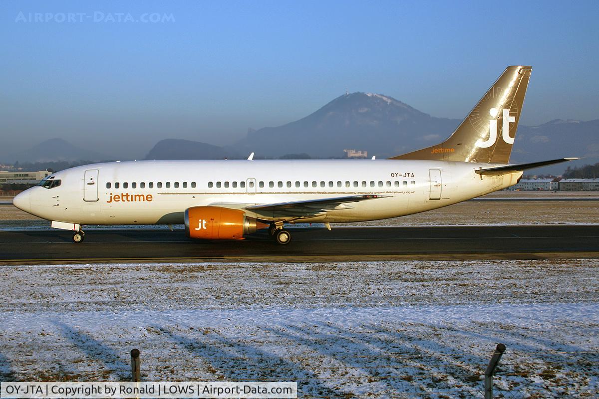 OY-JTA, 1987 Boeing 737-33A C/N 23631, at salzburg