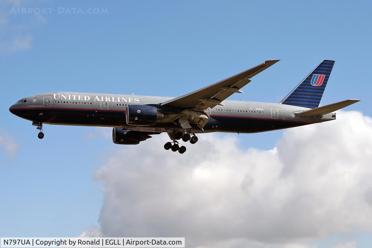 N797UA, 1998 Boeing 777-222 C/N 26924, at lhr