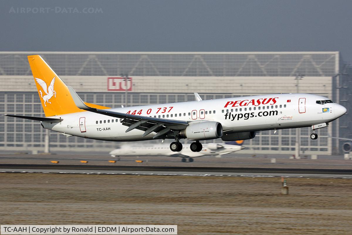 TC-AAH, 2008 Boeing 737-82R C/N 35701/2496, at munchen