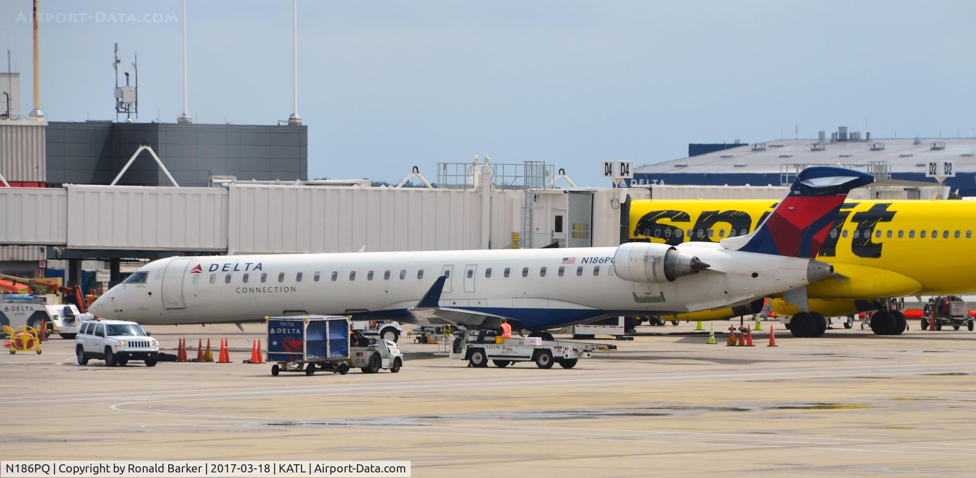 N186PQ, 2008 Bombardier CRJ-900ER (CL-600-2D24) C/N 15186, At the gate Atlanta