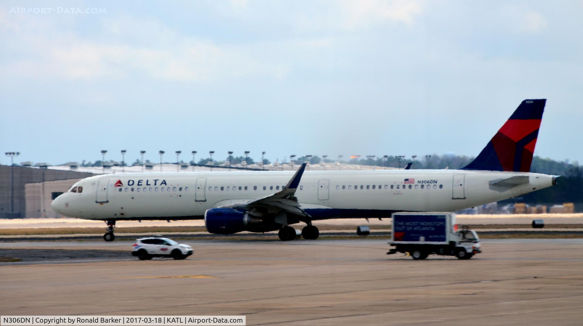 N306DN, 2016 Airbus A321-211 C/N 7165, Taxi Atlanta