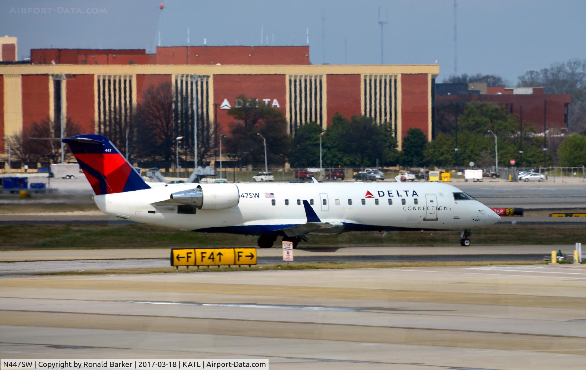 N447SW, 2002 Bombardier CRJ-200LR (CL-600-2B19) C/N 7677, Taxi Atlanta