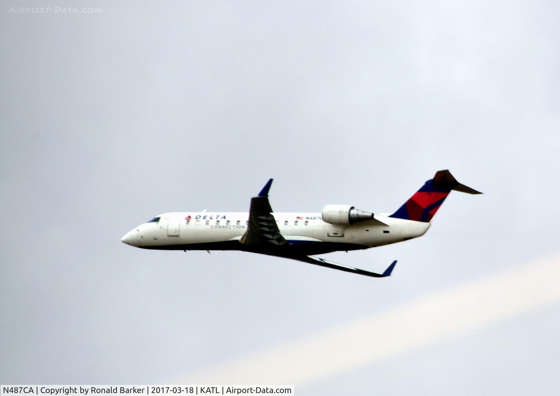 N487CA, 2002 Bombardier CRJ-200ER (CL-600-2B19) C/N 7729, Takeoff Atlanta