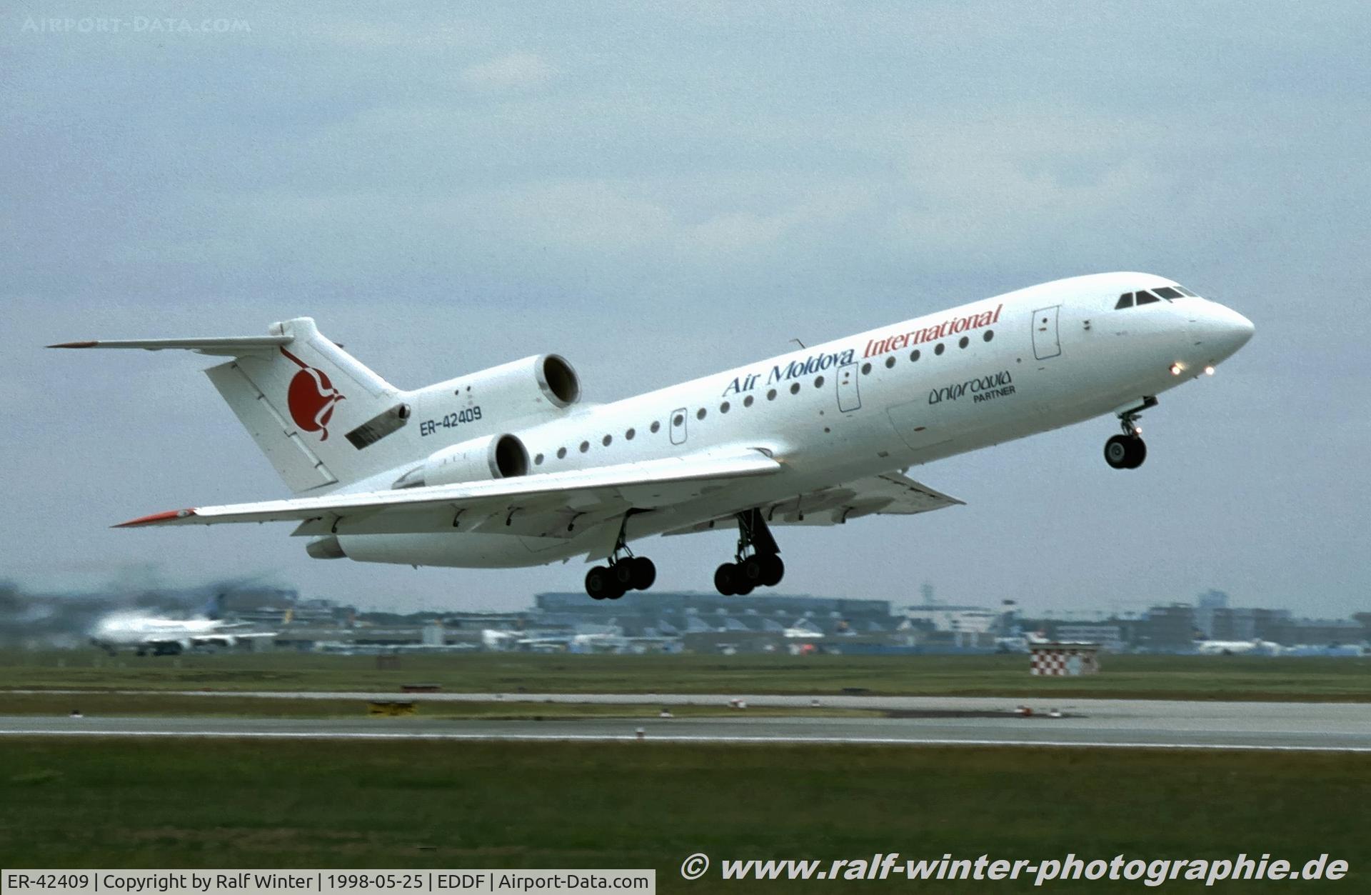 ER-42409, 1992 Yakovlev Yak-42D C/N 4520421216709, Yakovlev Yak-42D - MLD Air Moldavia International - 4520421216709 - ER-42409 - 25.05.1998 - FRA